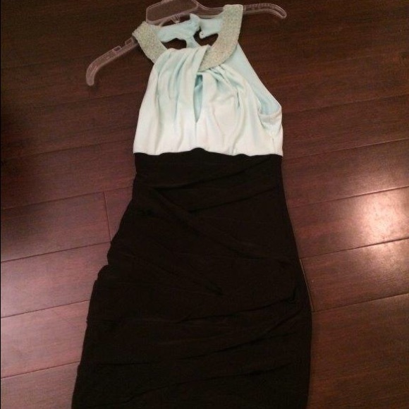 Dress - Picture 2 of 4