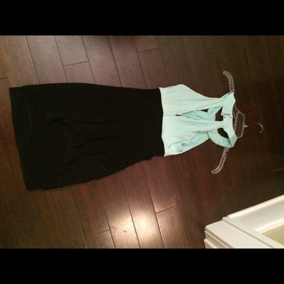 Dress - Picture 3 of 4