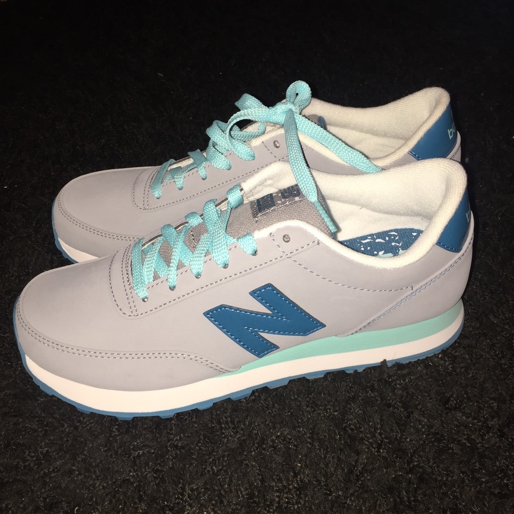 New Balance Sneakers (accepts offers🤝)