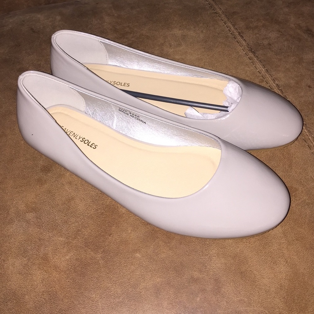 Women's flats 10 wide