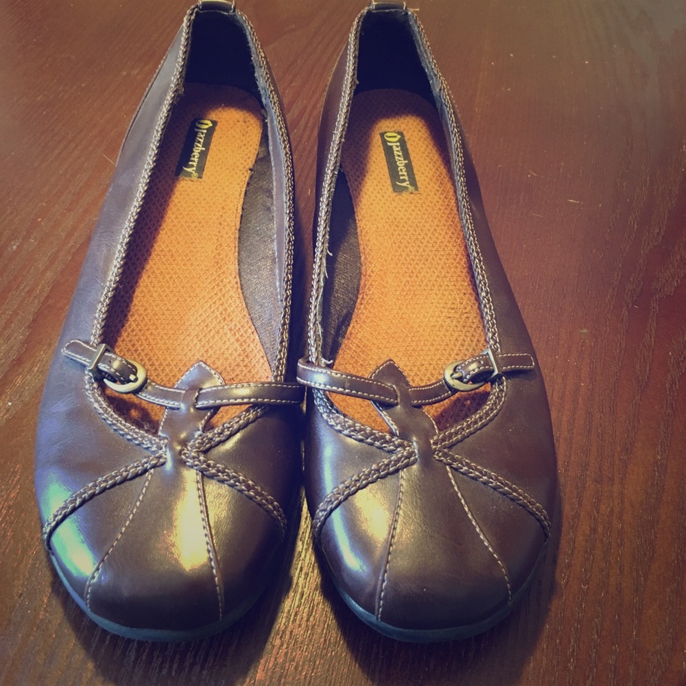Jazzberry brown leather flats