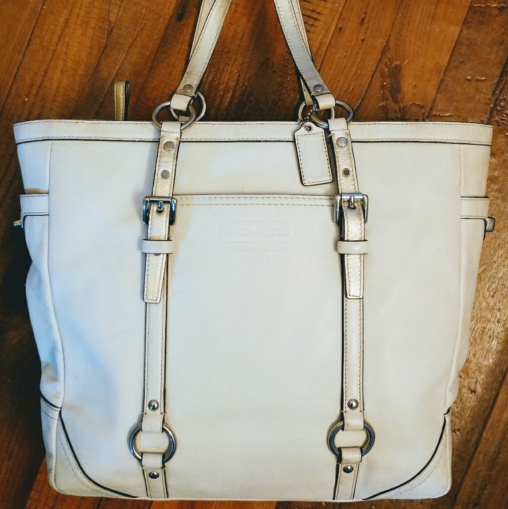 Coach White Leather Gallery Tote Bag F11525