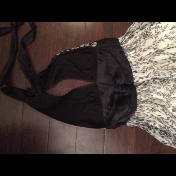 Dress - Picture 3 of 4