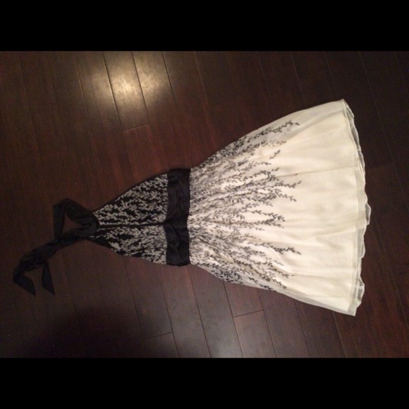 Dress - Picture 4 of 4