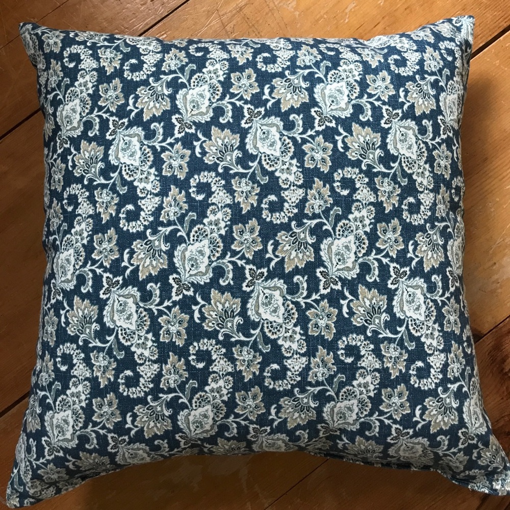 Throw pillow