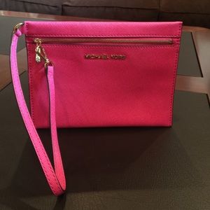 Michael Kors Large Jet Set Wristlet/Wallet !