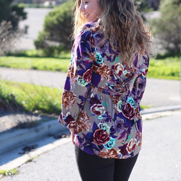 Elegant Floral Tie Back Blouse - Picture 3 of 4