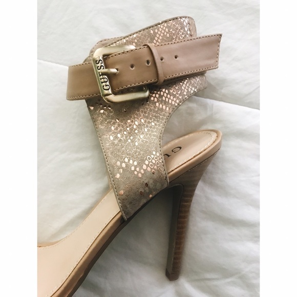 GUESS Heels - Picture 2 of 3