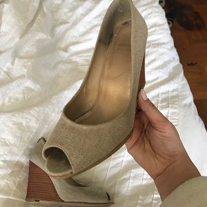 Stuart Weitzman Linen Wedge heel