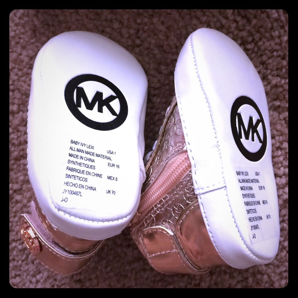 🎉HP 05•07•17 MK infant shoes with box. 0-3 months