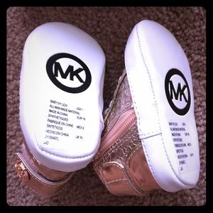 🎉HP 05•07•17 MK infant shoes with box. 0-3 months