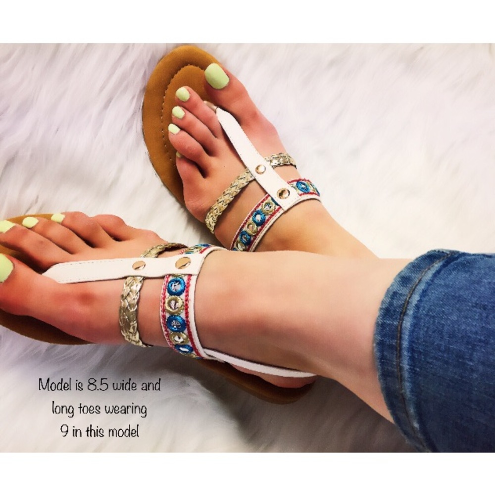 ☀️NEW Comfy White Color Accent Sandals - Picture 2 of 6