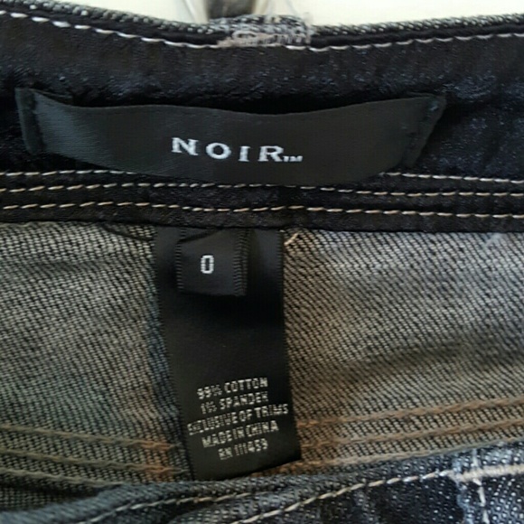 NOIR  JEANS SZ 0 EMBROIDERED  ON BACK AND FRONT - Picture 2 of 4