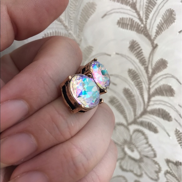 💝Iridescent Stud Earrings - Picture 3 of 6