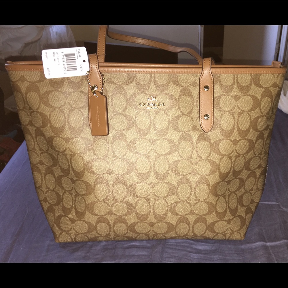 City Zip Tote in Signature
