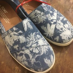 TOMS - blue suede floral shoes