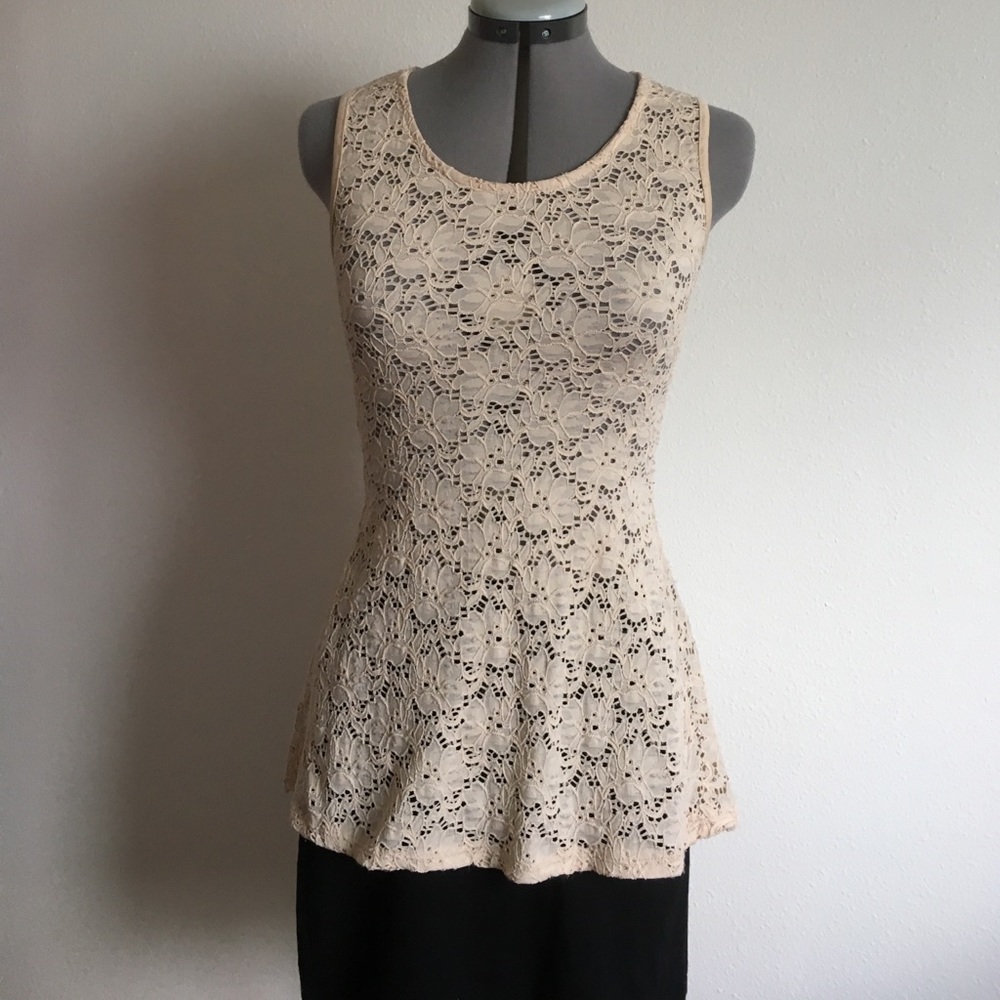 Finn & Clover Sleeveless Lace Too