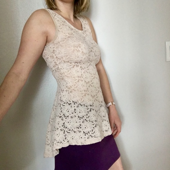 Finn & Clover Sleeveless Lace Too - Picture 6 of 6