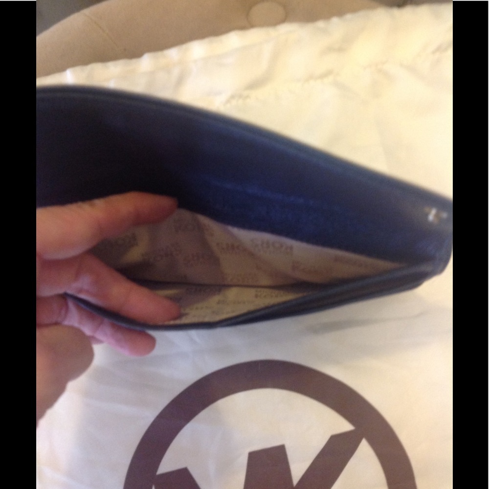 💙RESERVED 💙Micheal Kors Large Wallet Navy❤️ ❤️ - Picture 4 of 5