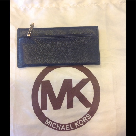 💙RESERVED 💙Micheal Kors Large Wallet Navy❤️ ❤️ - Picture 2 of 5