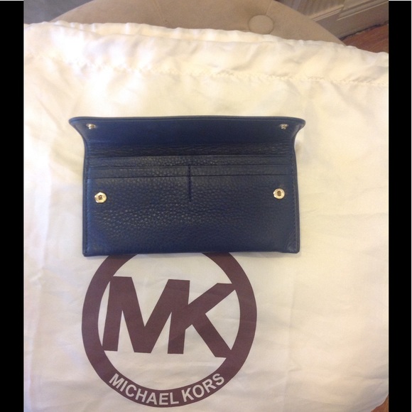 💙RESERVED 💙Micheal Kors Large Wallet Navy❤️ ❤️ - Picture 3 of 5