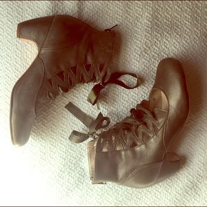 Gee Wawa lace-up belle heeled booties!