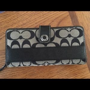 Authentic COACH signature  accordion zip wallet