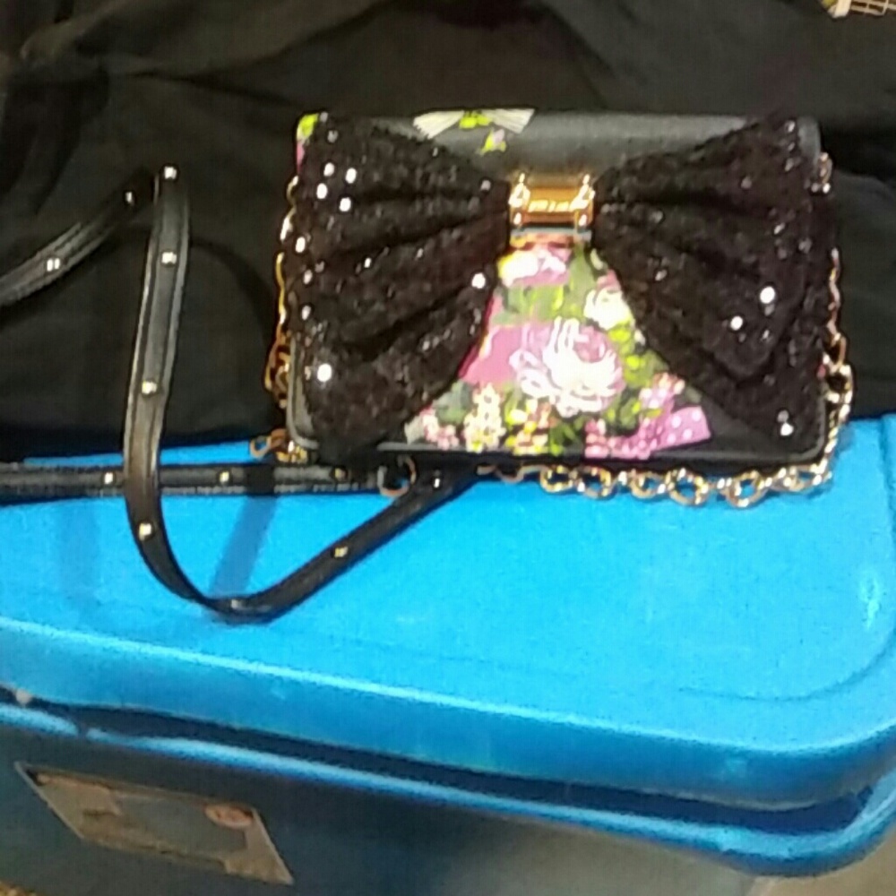 Wallet/small clutch?