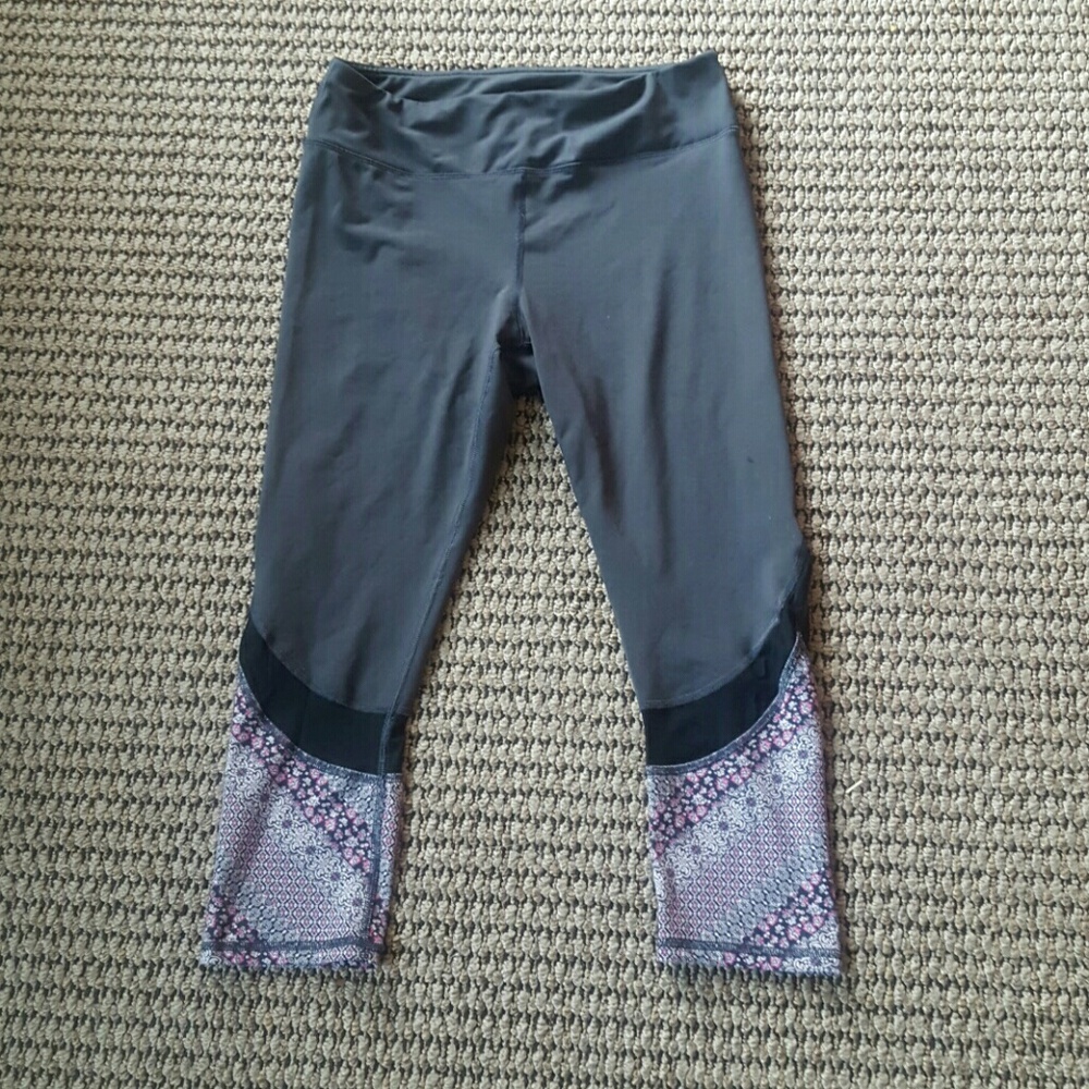 Gaiam workout capri pants L