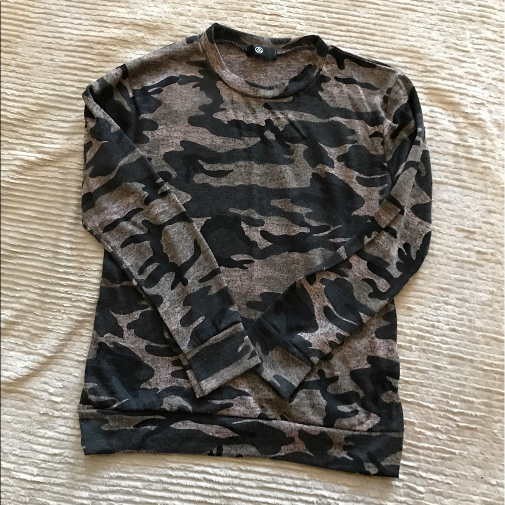 Long Sleeve Camo sweatshirt