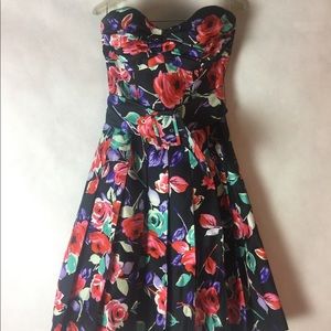 Express Size 6 Pleated Floral Strapless Dress