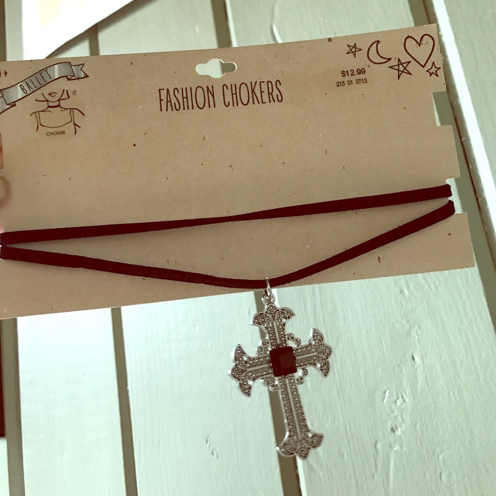 Cross fashion choker