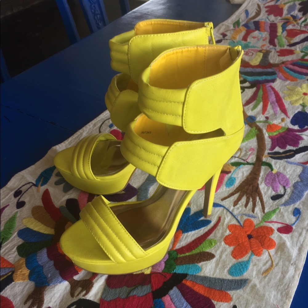 Charlotte Russe neon yellow heels size 8