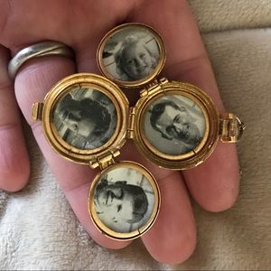 Rare vintage 4-photo spring-loaded locket - WOW!