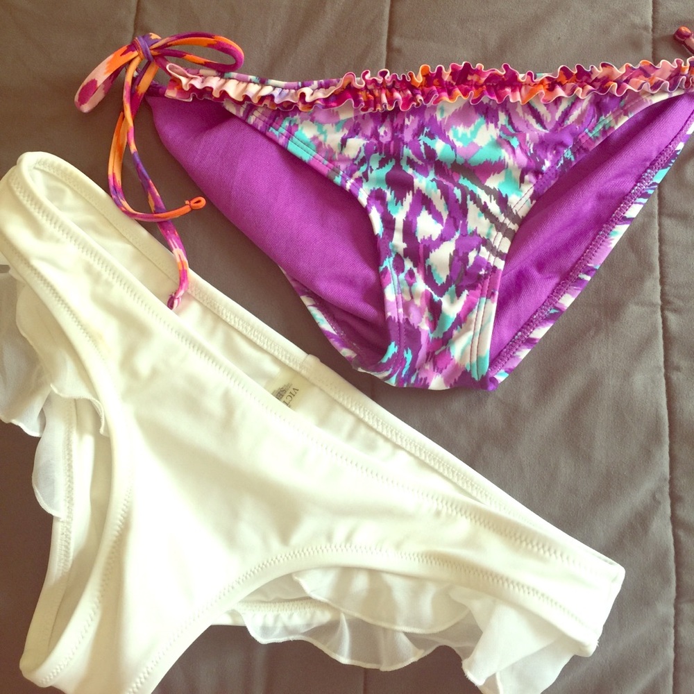 Victoria Secret  Swim bottoms small