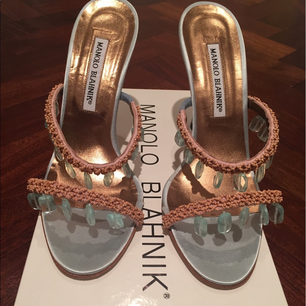 Manolo Blahnik : Pale Blue Pumps
