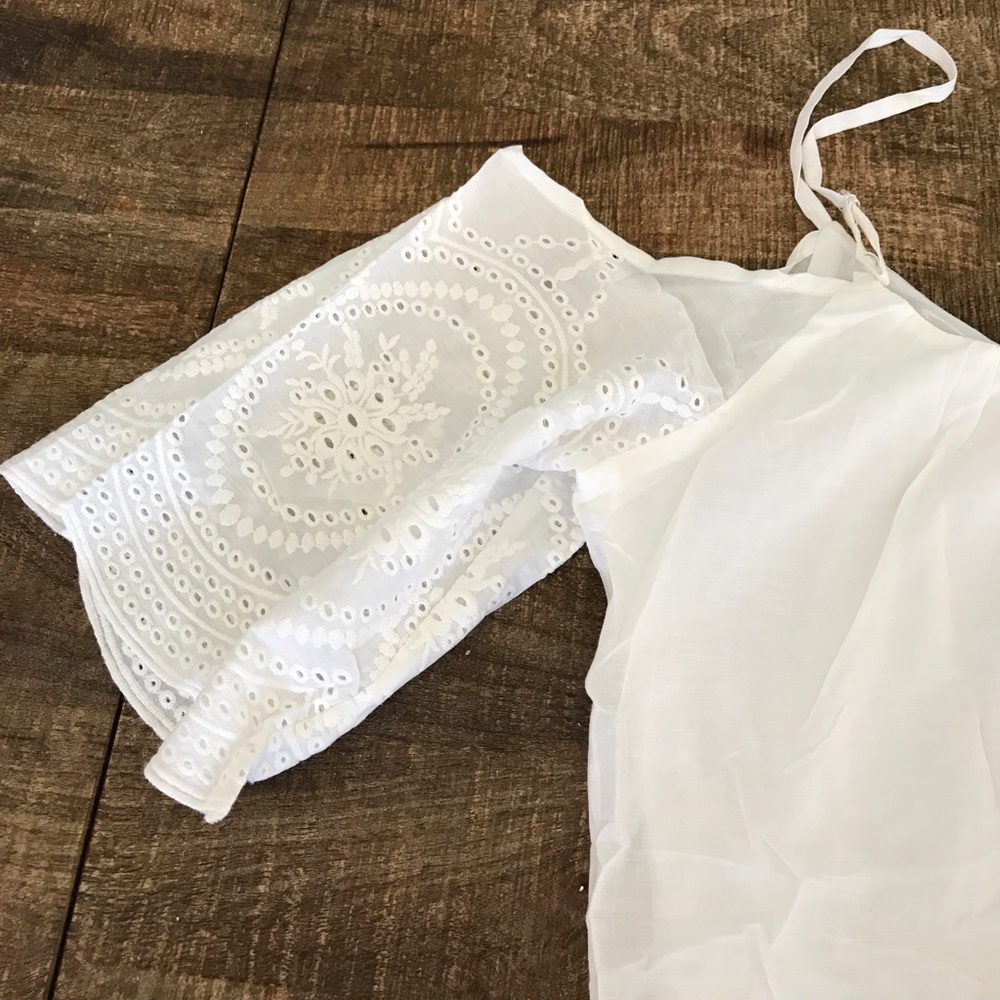 LAST ONE!! White embroidered cold-shoulder dress! - Picture 4 of 4