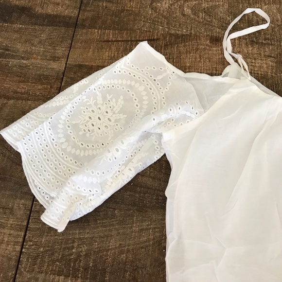 LAST ONE!! White embroidered cold-shoulder dress! - Picture 4 of 4