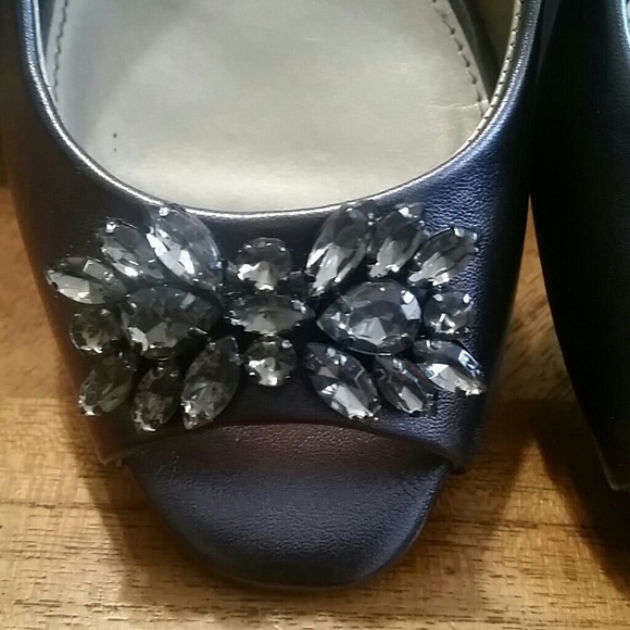 Dress Shoes - Picture 3 of 5