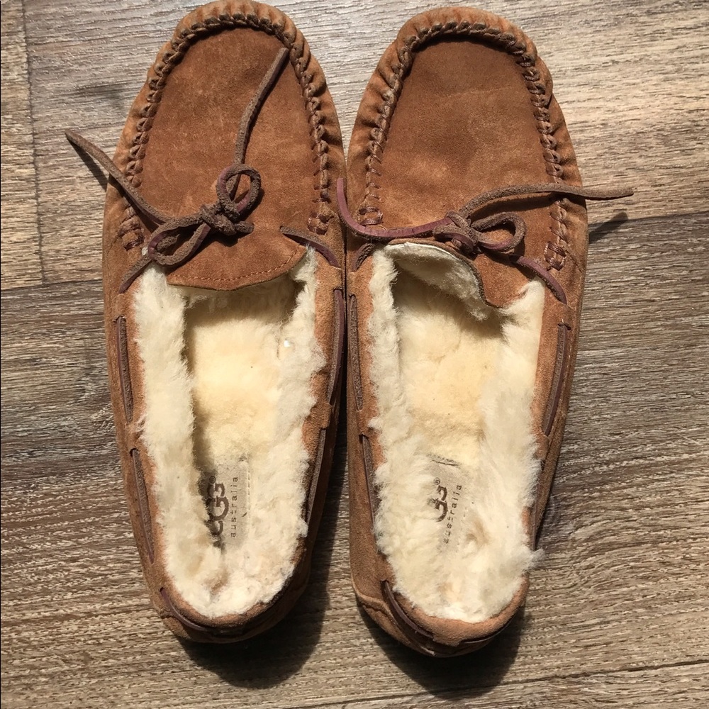 UGG Dakota Moccasin Slippers (like new)