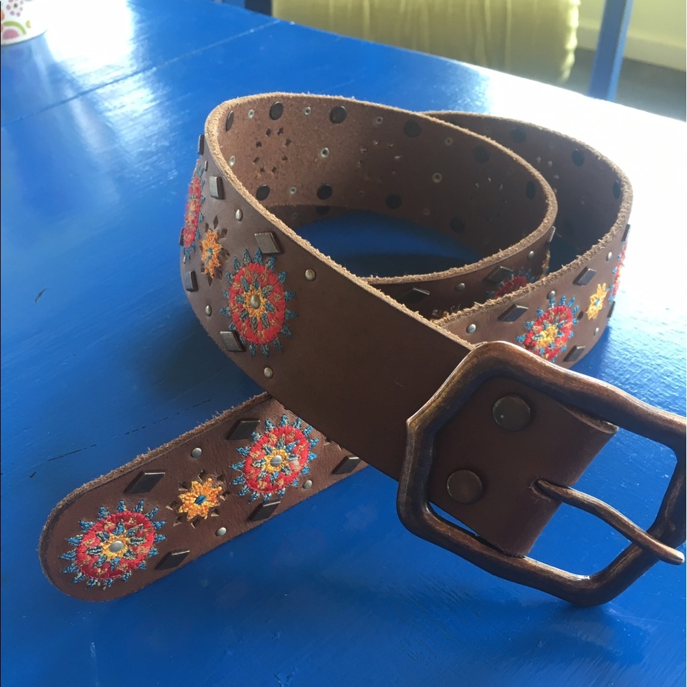 Lucky brand embroidered belt size medium