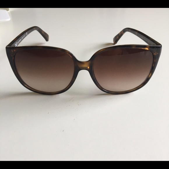 Dolce and Gabanna Sunglasses - Picture 3 of 6