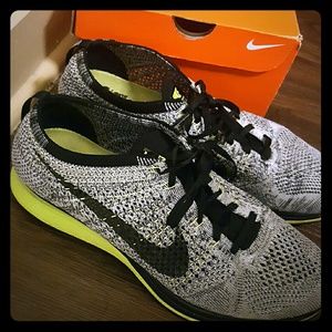 Nike Flyknit Racer 9.5