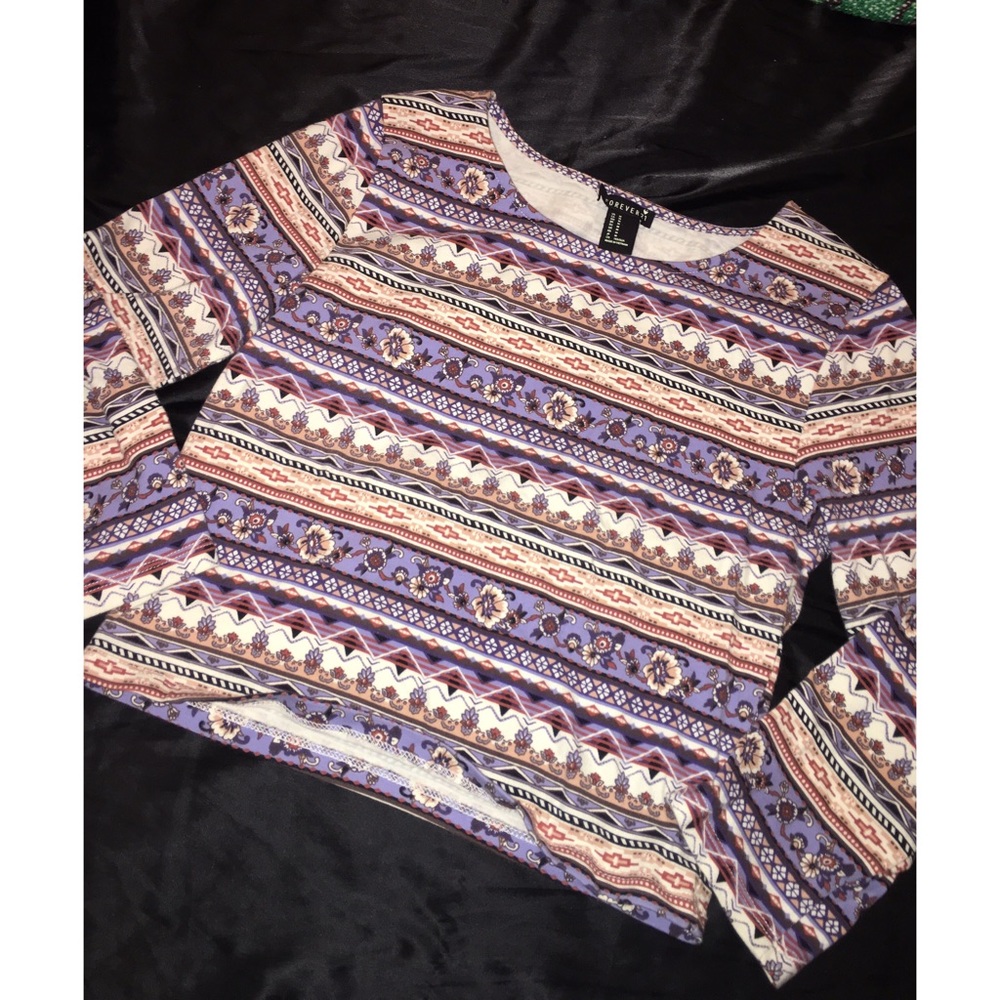 🌻LIKE NEW F21 TRIBAL 3/4 SLEEVE CROP TOP🌻