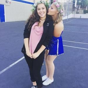 Meet your Posher, Dina