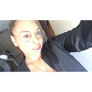 Meet your Posher, Mayloni