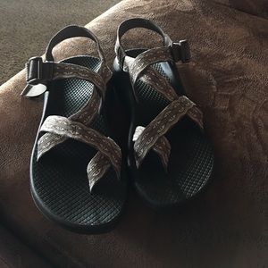 Brand new Chacos size 6, color Mayan bungee