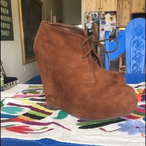 Breckelles wedge booties size 8 brown suede