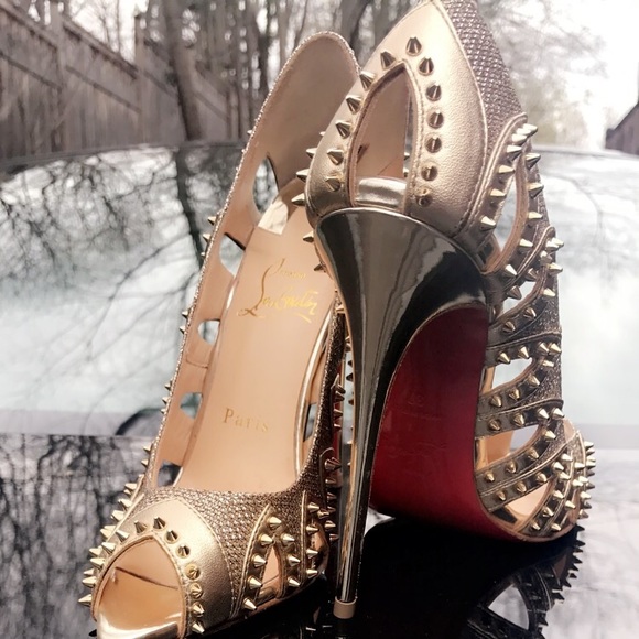 Christian Louboutin SpecialEdition Gold Spike Pump - Picture 2 of 3