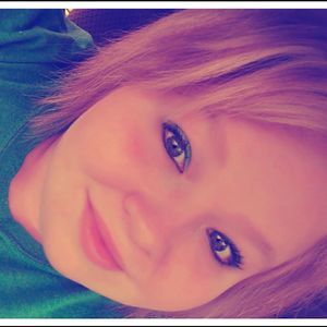 Meet your Posher, Clora